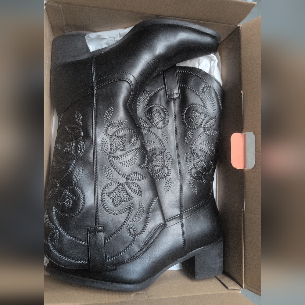 IUV Women's Cowboy Boots Size 6